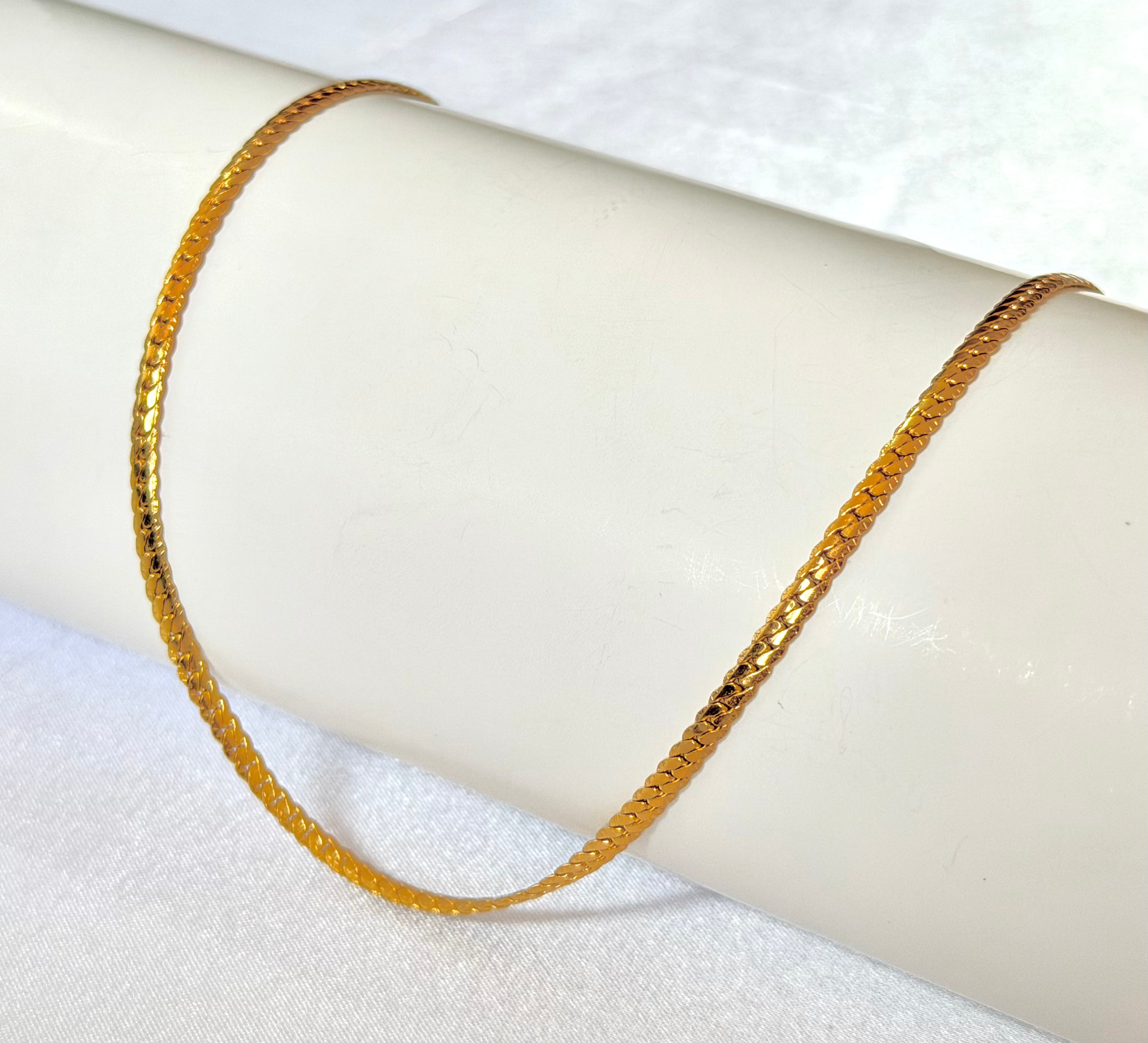 Cadena Grabada Mujer