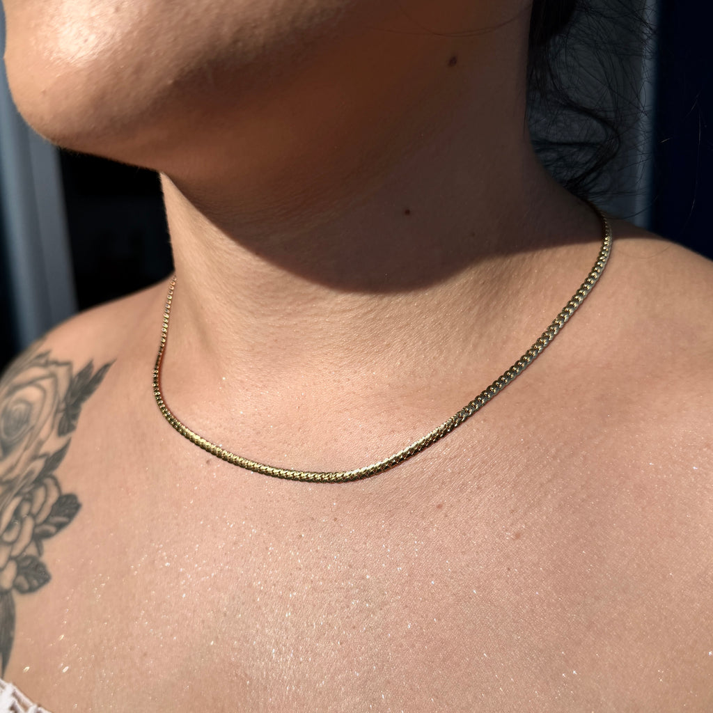 Cadena Grabada Mujer