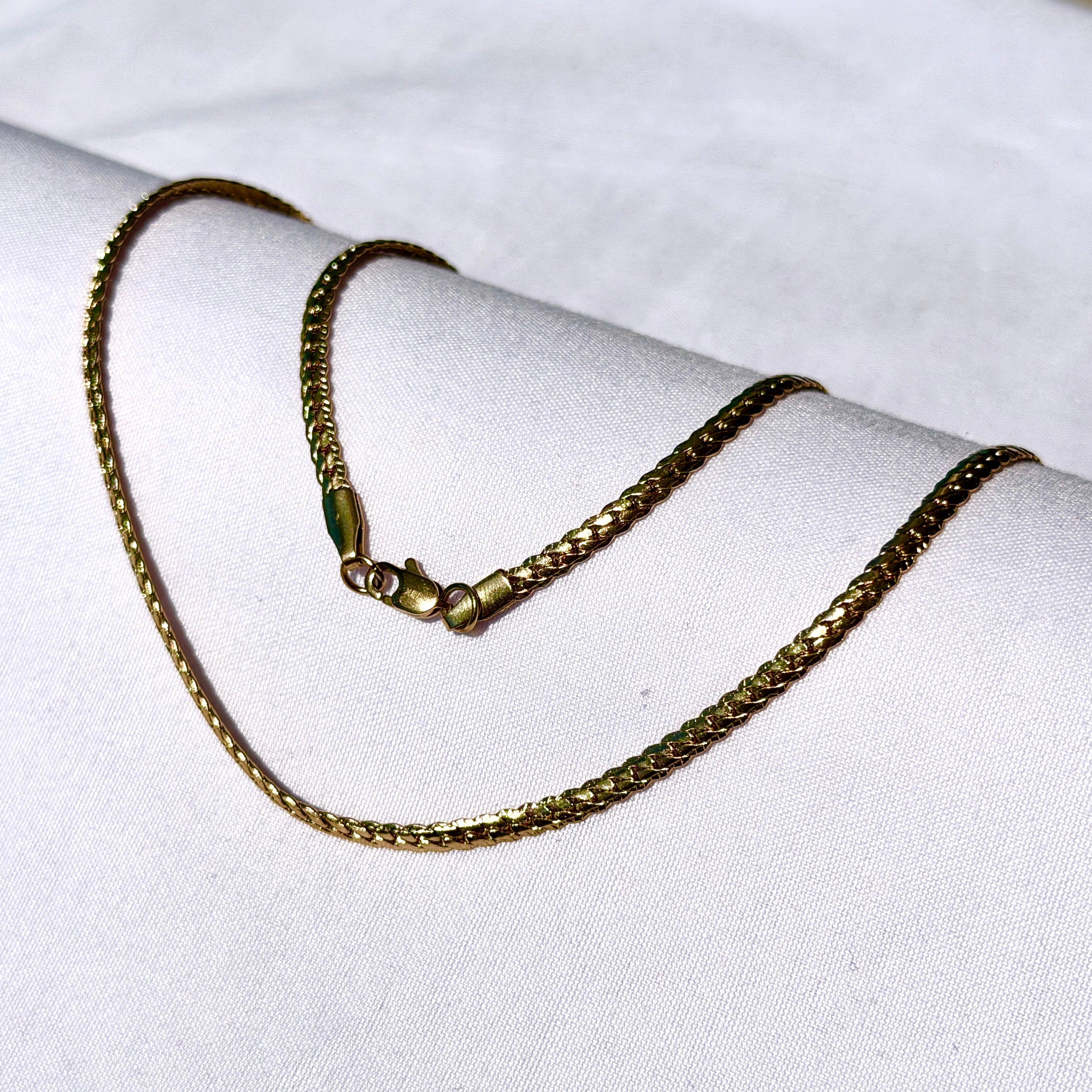 Cadena Grabada Mujer