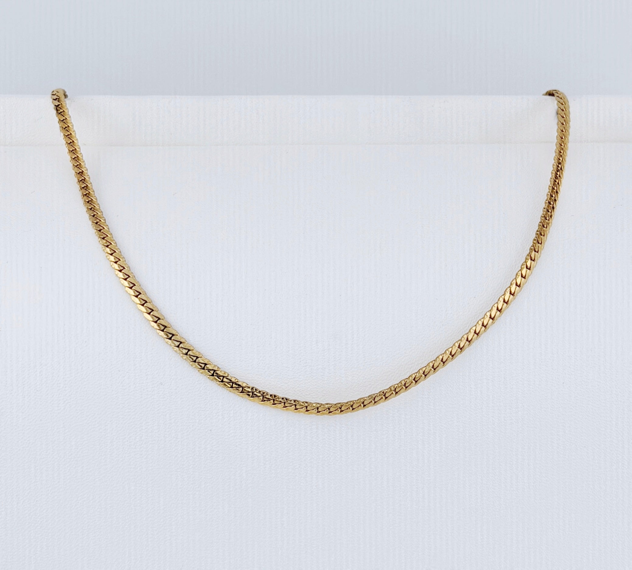 Cadena Grabada Mujer