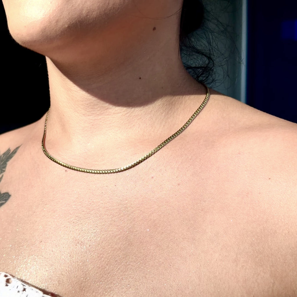 Cadena Grabada Mujer